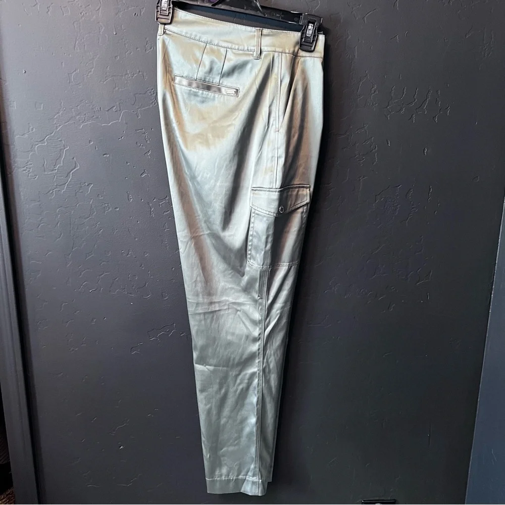 White House black Market women cargo pants Size: 10 Color: Olive Green